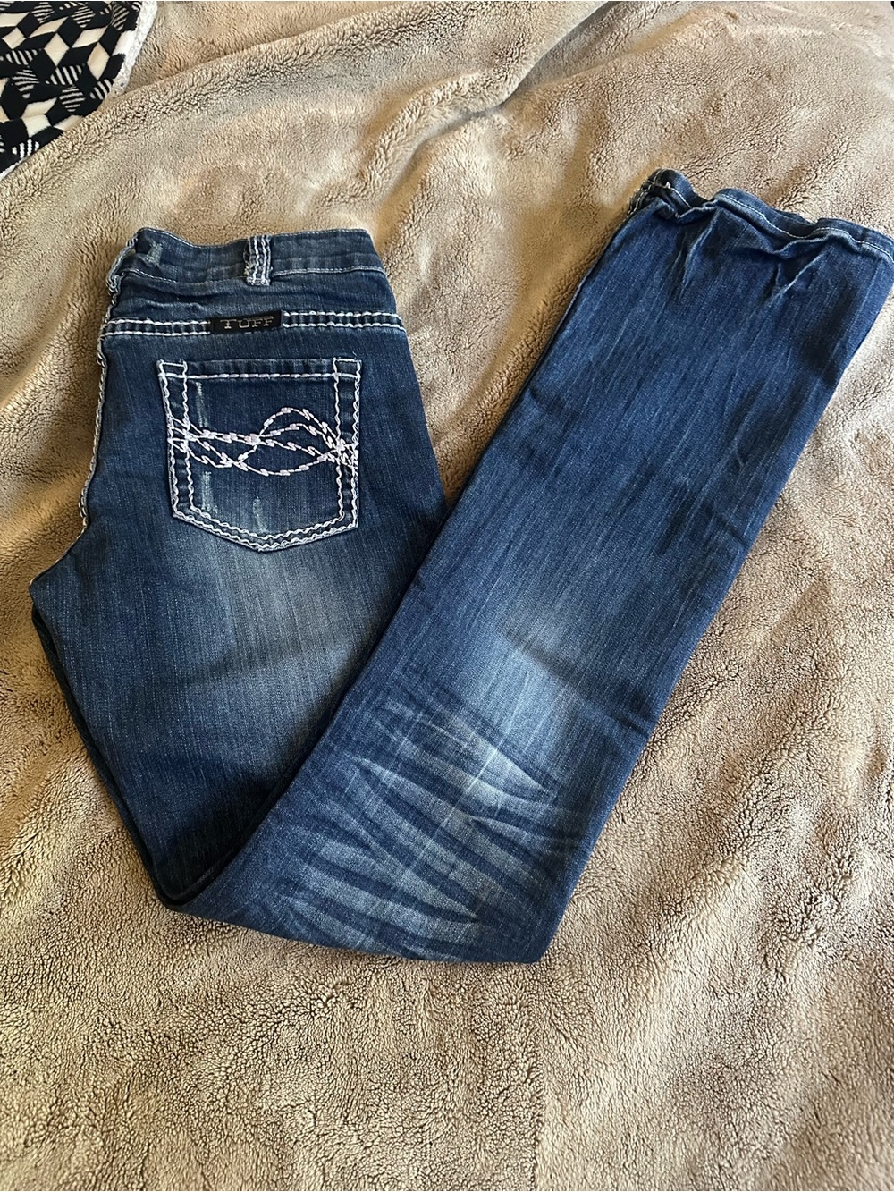 Cowgirl Tuff Women's Dark Blue Jeans with White Embroidered Pocket